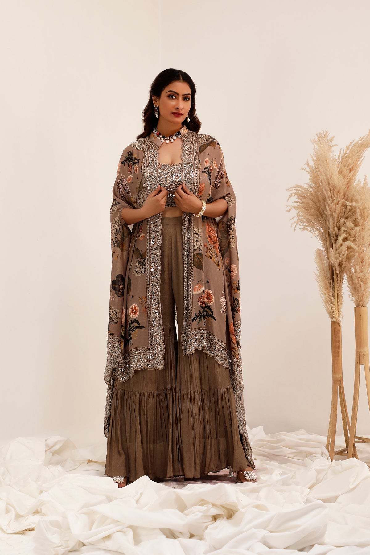 Aaina - Cape Set
