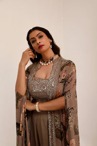 Aaina - Cape Set