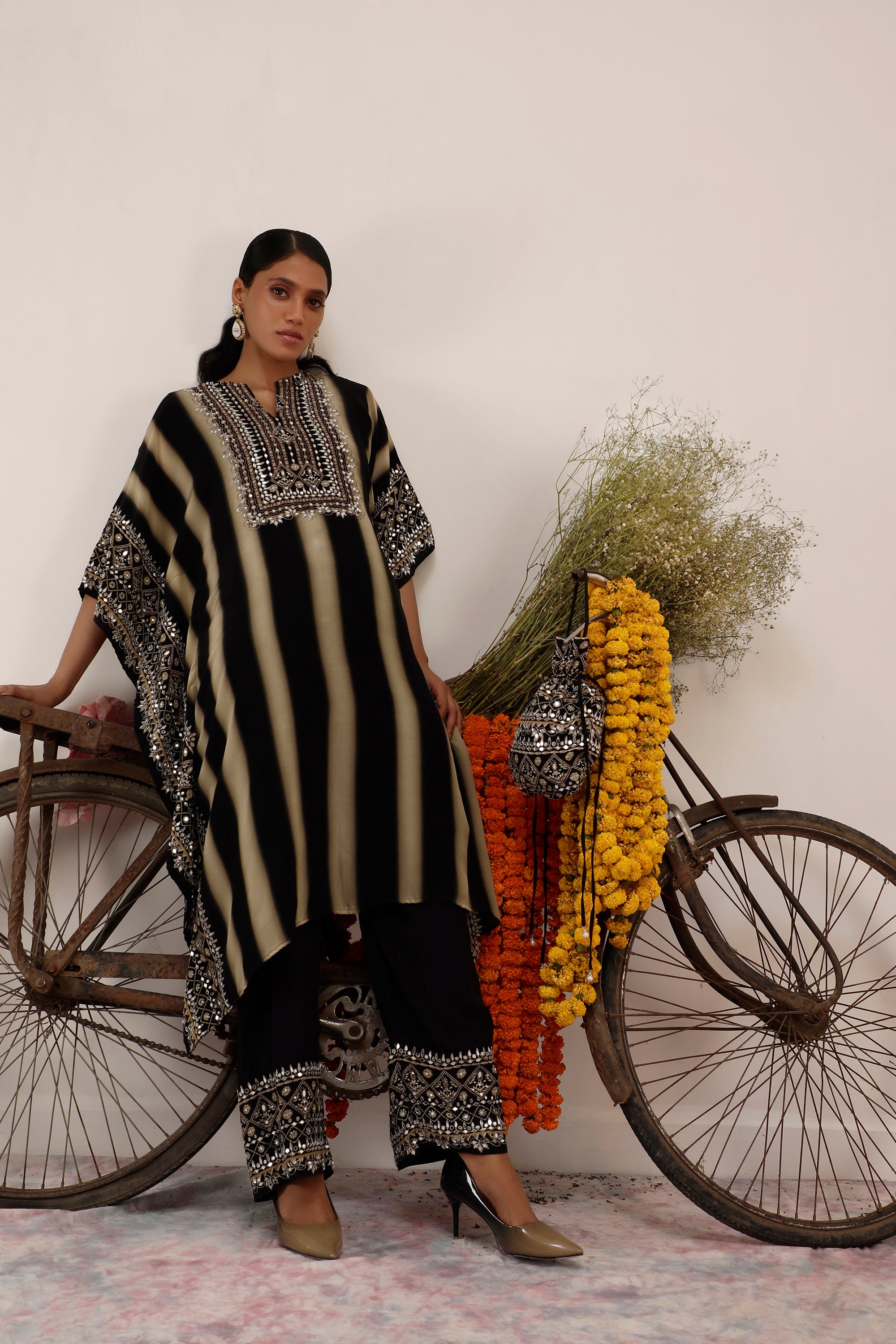 Salma Sitara - Kaftaan Set - Black & Beige