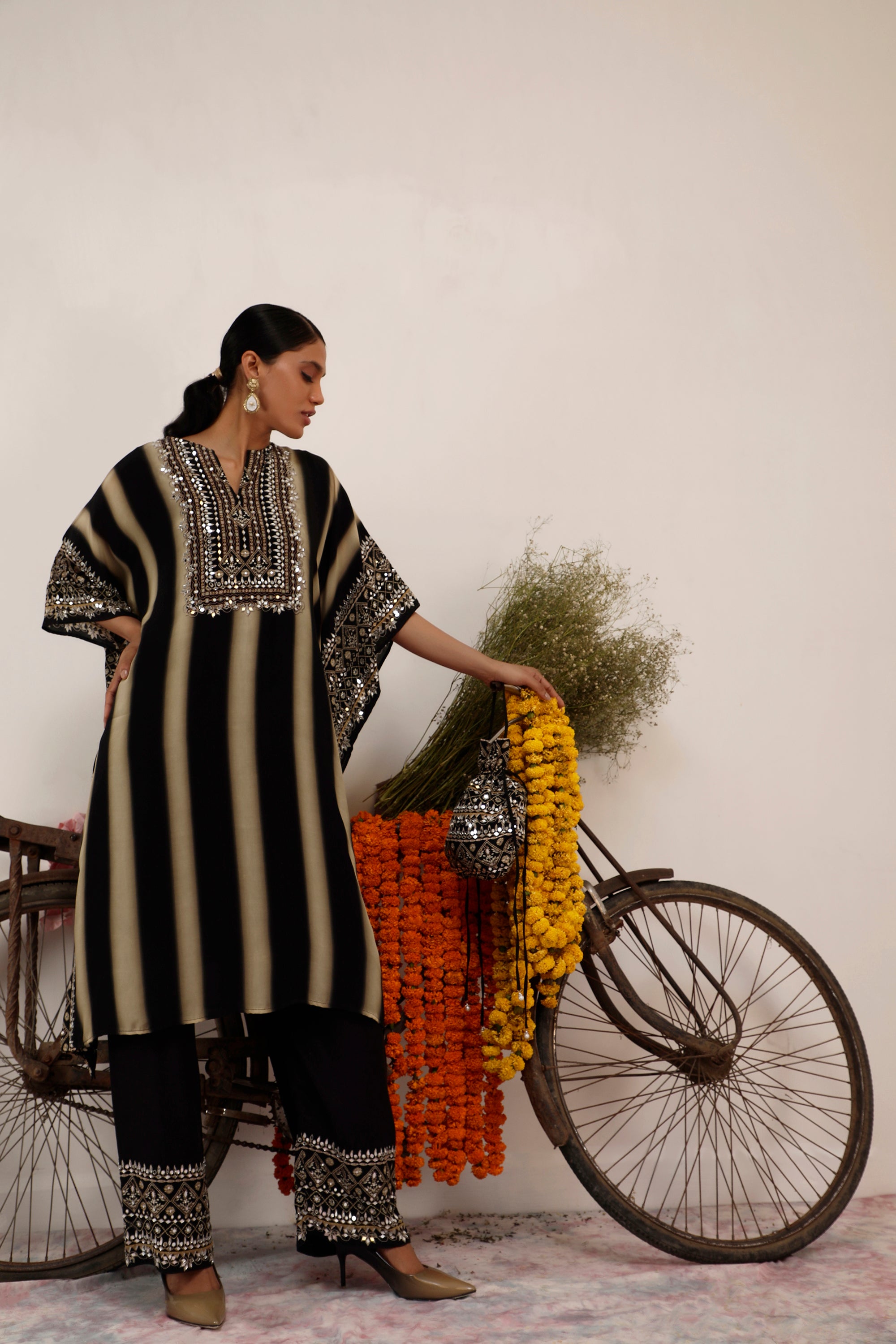 Salma Sitara - Kaftaan Set - Black & Beige