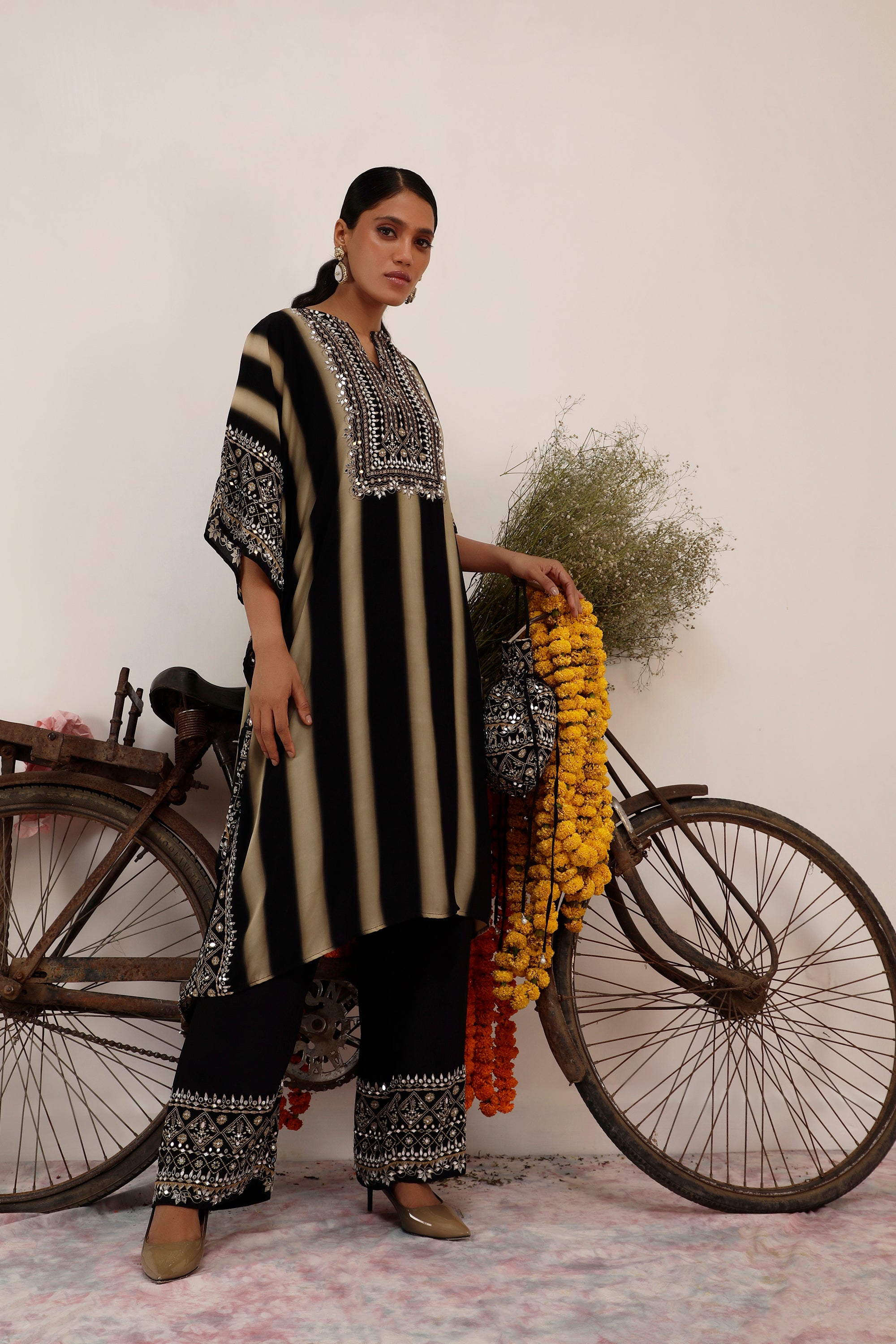 Salma Sitara - Kaftaan Set - Black & Beige