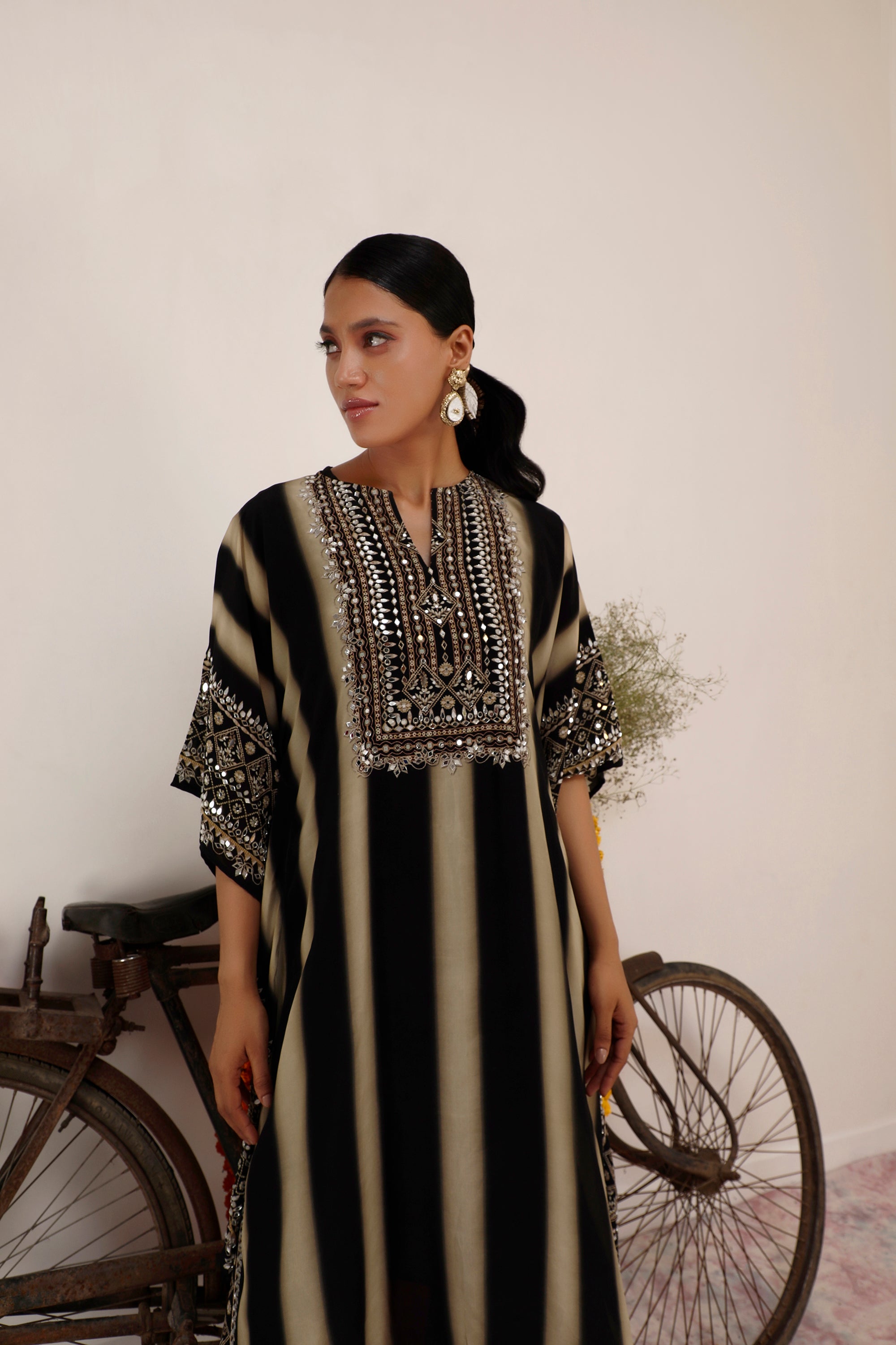 Salma Sitara - Kaftaan Set - Black & Beige