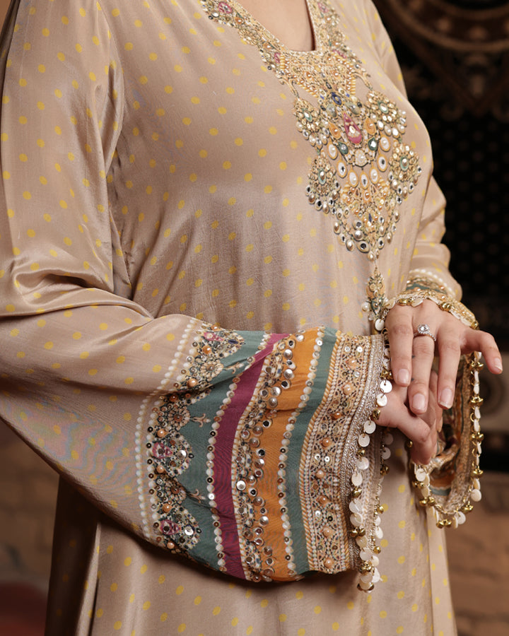 Kurta Set close-up embroidery detail